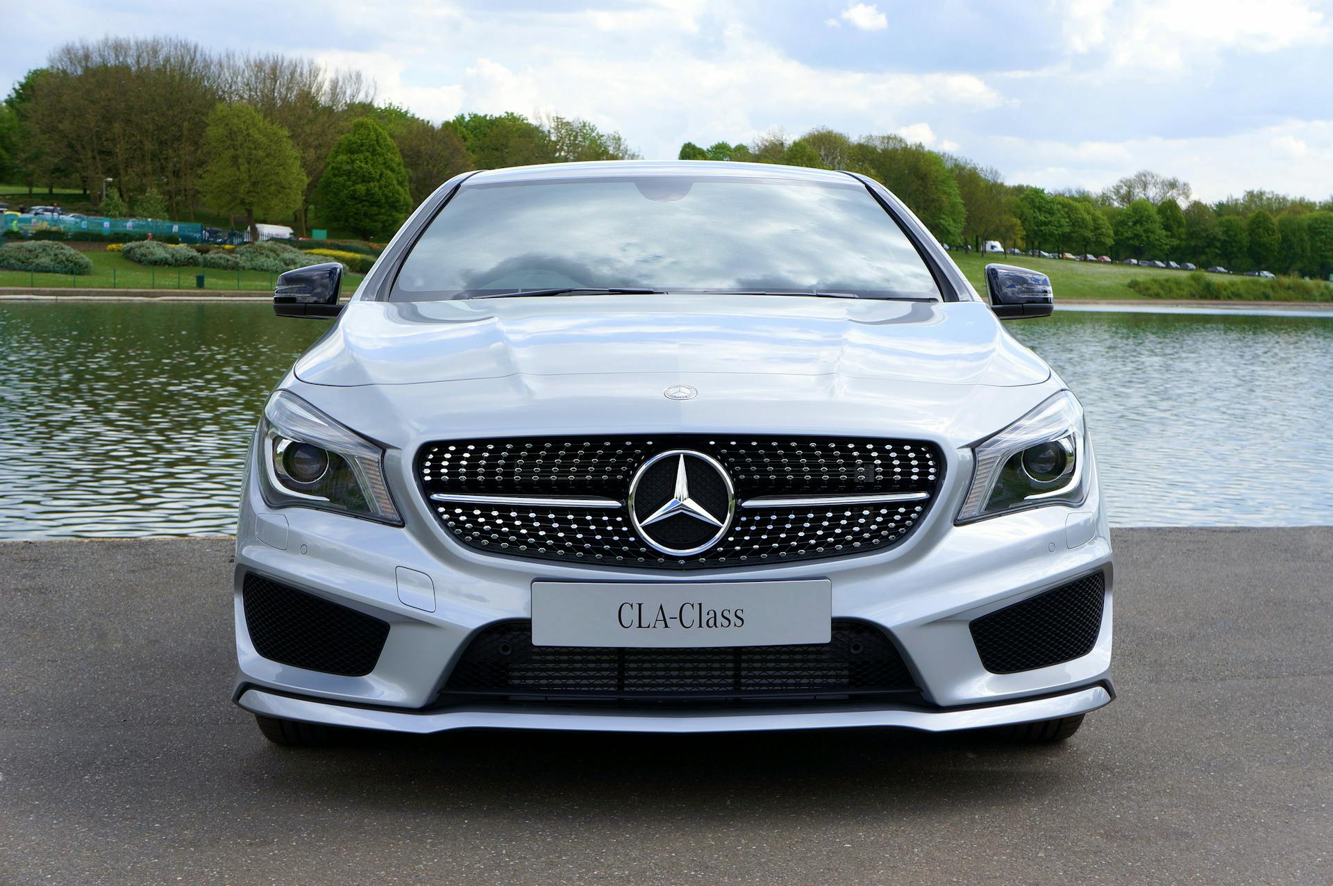 bold front-facing mercedes cla shot