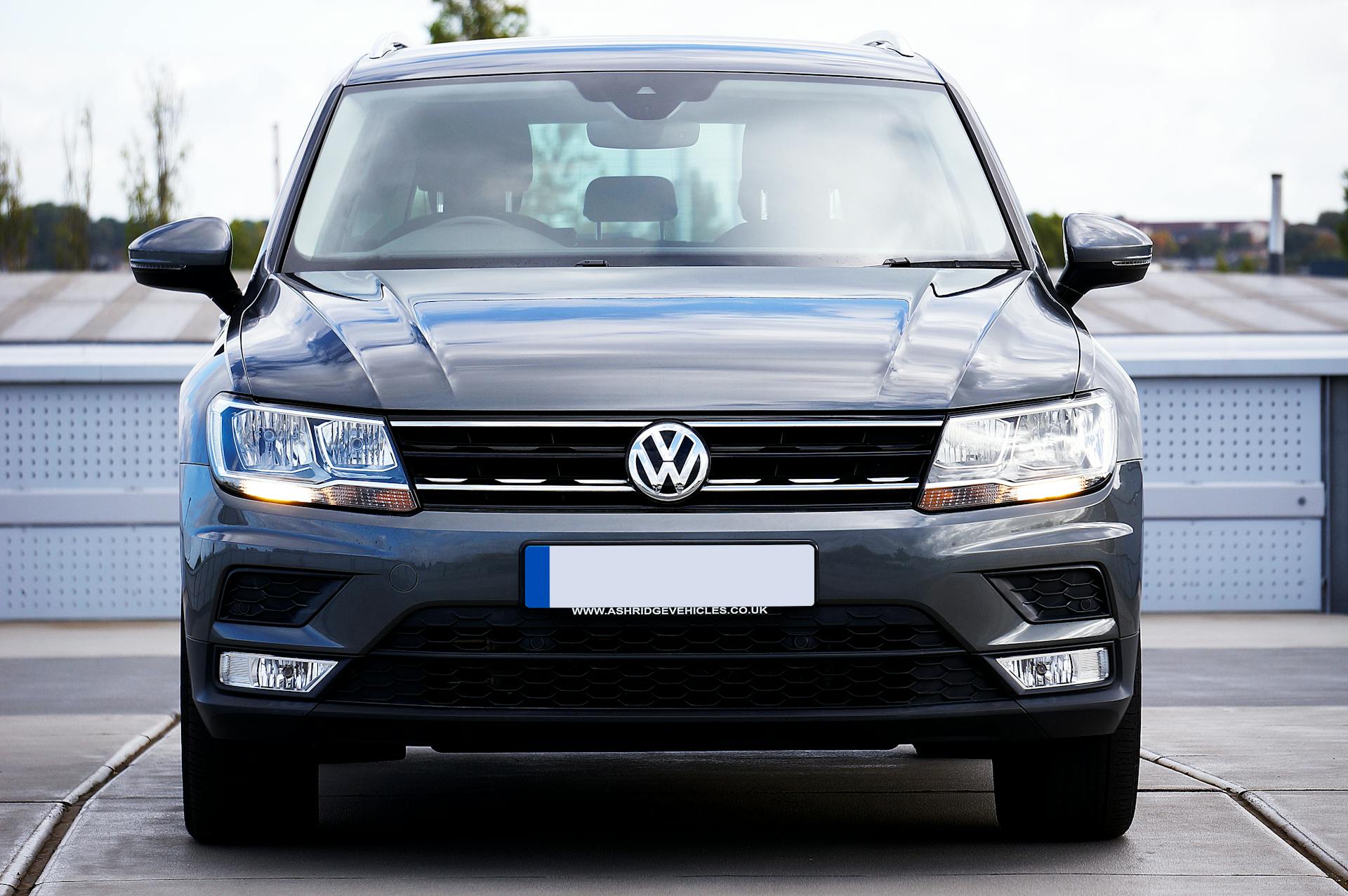 front view of gray volkswagen tiguan suv
